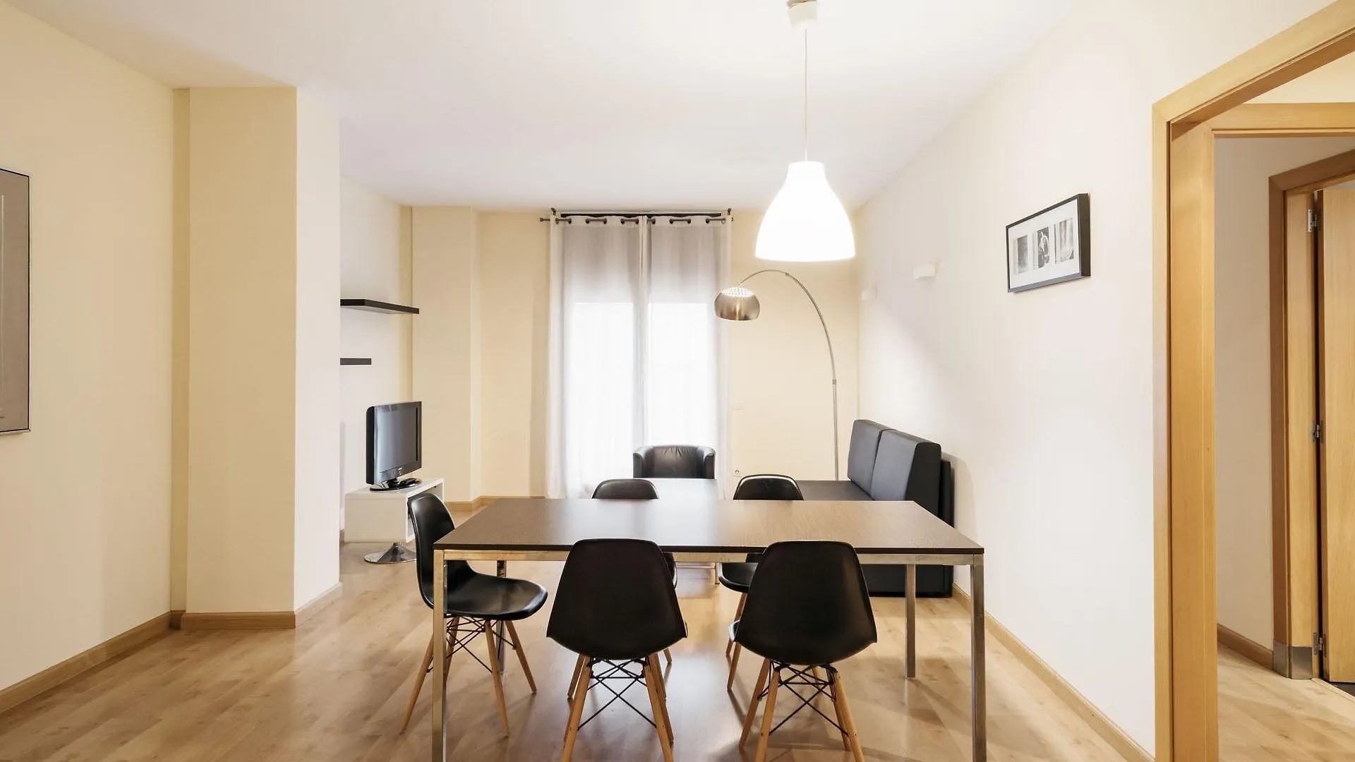 Villarroel Apartments 巴塞罗那 酒店