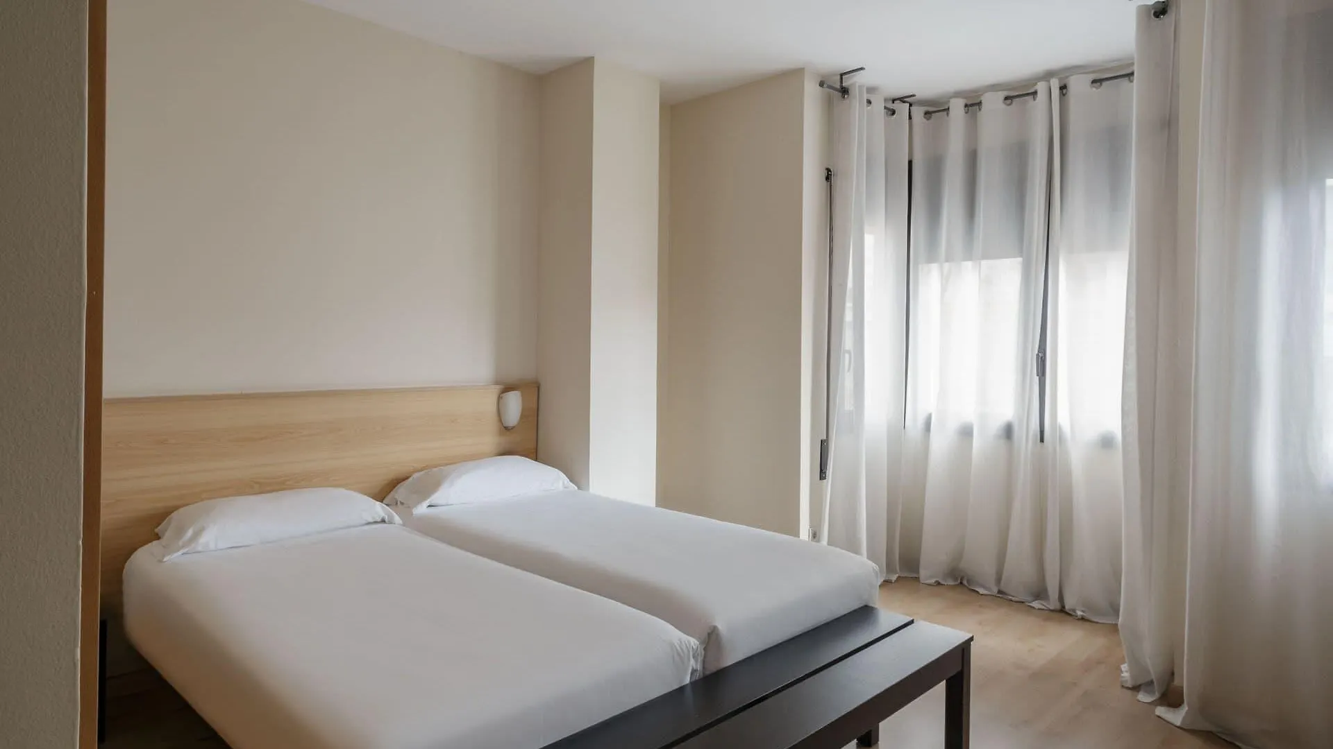 Villarroel Apartments 巴塞罗那 酒店